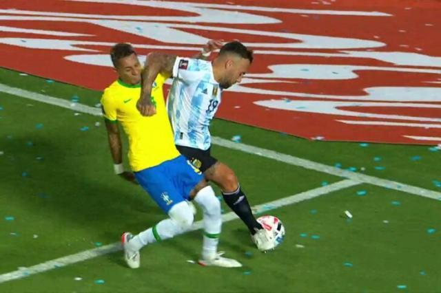 1637120376489018485.jpg raphinha-otamendi-argentina-x-brasil-e1637110324839-729x486.jpg